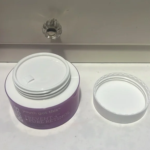 NWB 💜 Bliss Youth Got This Moisturizer - Picture 5 of 8